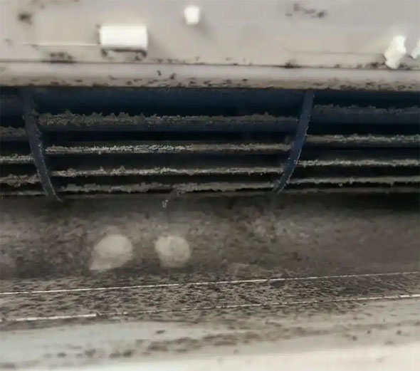 岳麓空调吹的风有股烧焦味是怎么回事